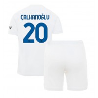 Camiseta Inter Milan Hakan Calhanoglu #20 Segunda Equipación Replica 2023-24 para niños mangas cortas (+ Pantalones cortos)